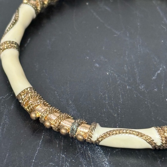 Susan Graver Ivory & Gold Vintage style Women's Bangle Bracelet - Picture 7 of 7